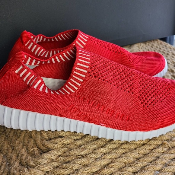 NWOT| BRAND UNKNOWN | SLIP ON SNEAKER - Picture 8 of 9